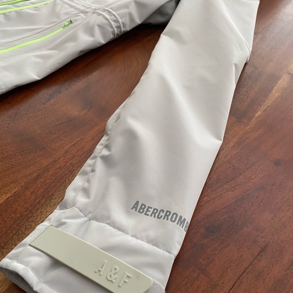 ABERCROMBIE & FITCH Waterproof Jacket - Picture 4 of 9